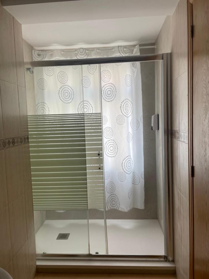Hostal Maria Elche Extérieur photo A modern armoire