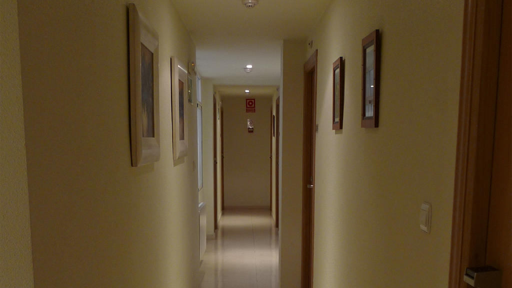 Hostal Maria Elche Extérieur photo A corridor in a hotel